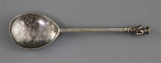A mid 17th century apostle spoon, 18.1cm.